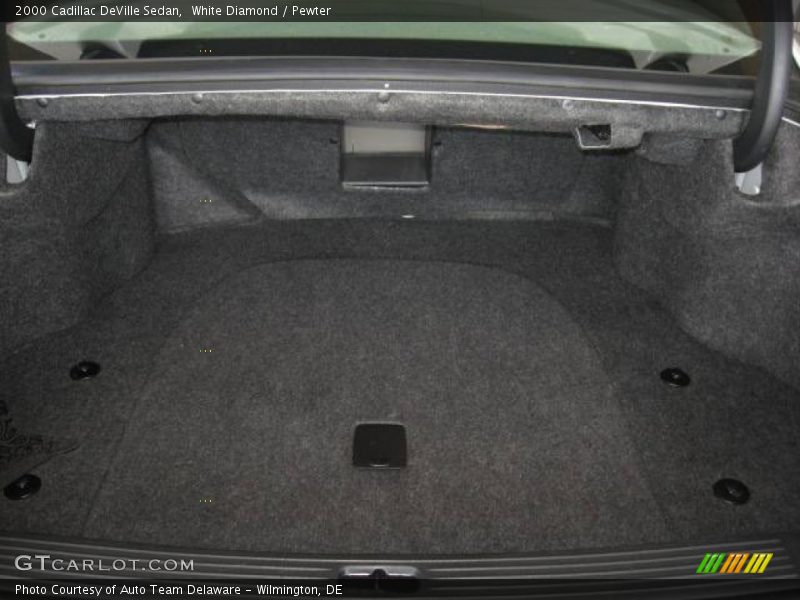 White Diamond / Pewter 2000 Cadillac DeVille Sedan