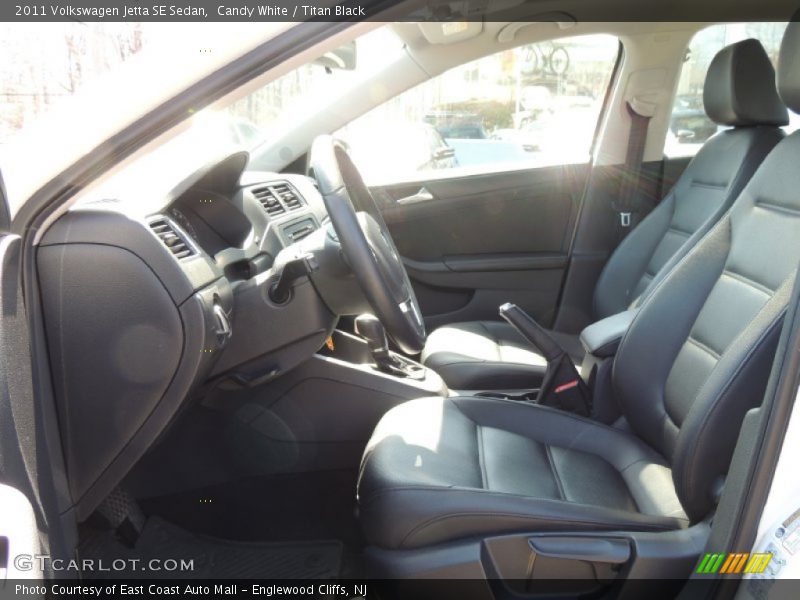 Candy White / Titan Black 2011 Volkswagen Jetta SE Sedan
