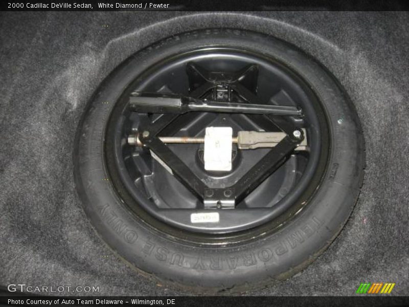 White Diamond / Pewter 2000 Cadillac DeVille Sedan