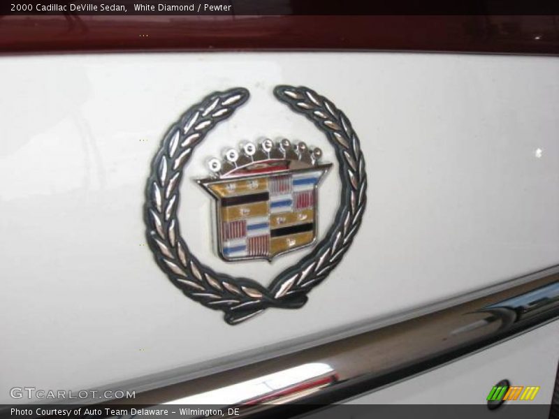 White Diamond / Pewter 2000 Cadillac DeVille Sedan