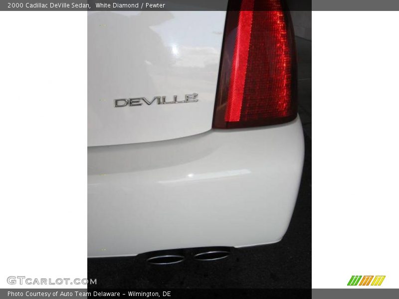 White Diamond / Pewter 2000 Cadillac DeVille Sedan