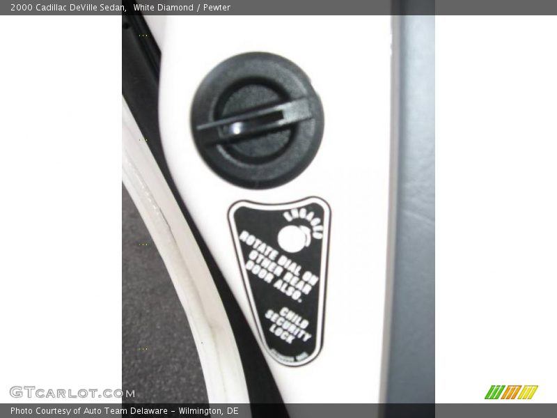 White Diamond / Pewter 2000 Cadillac DeVille Sedan