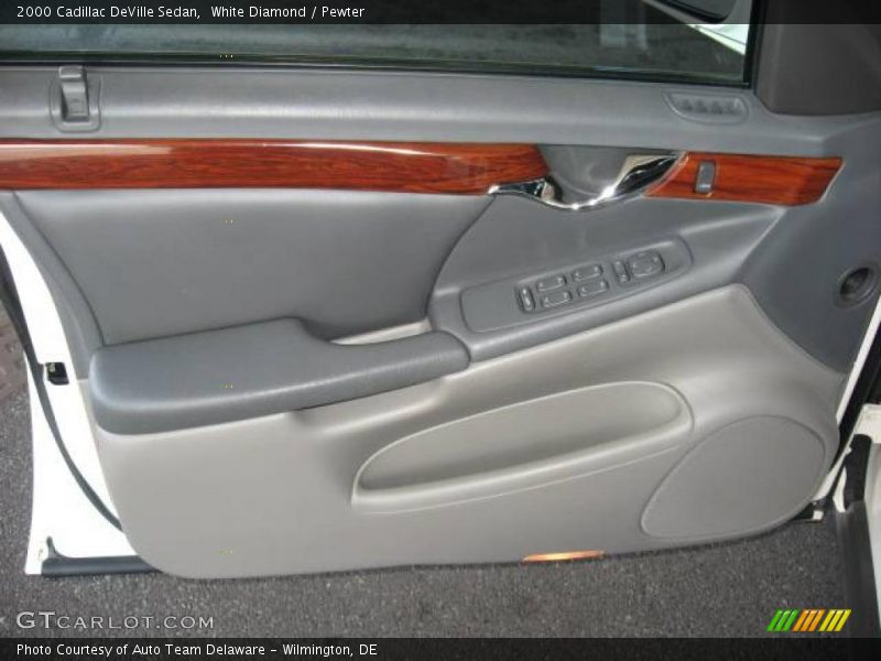 White Diamond / Pewter 2000 Cadillac DeVille Sedan
