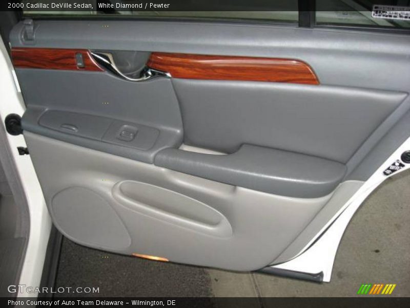 White Diamond / Pewter 2000 Cadillac DeVille Sedan