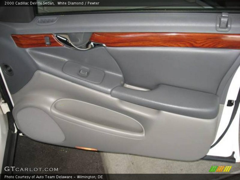White Diamond / Pewter 2000 Cadillac DeVille Sedan
