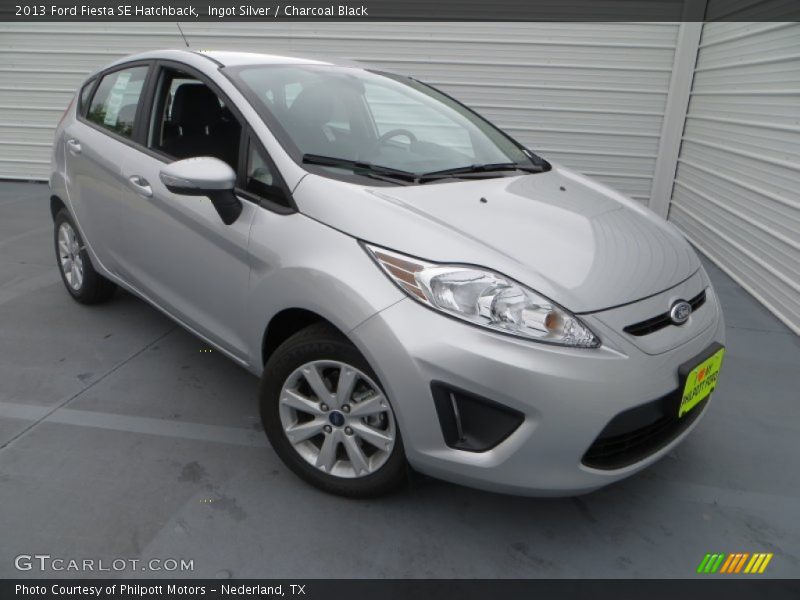 Ingot Silver / Charcoal Black 2013 Ford Fiesta SE Hatchback