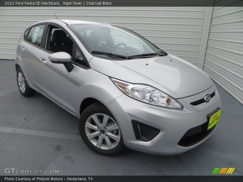 Ingot Silver / Charcoal Black 2013 Ford Fiesta SE Hatchback