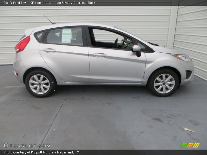 Ingot Silver / Charcoal Black 2013 Ford Fiesta SE Hatchback