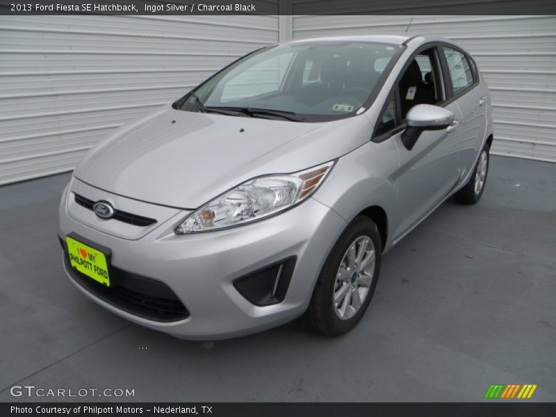 Ingot Silver / Charcoal Black 2013 Ford Fiesta SE Hatchback