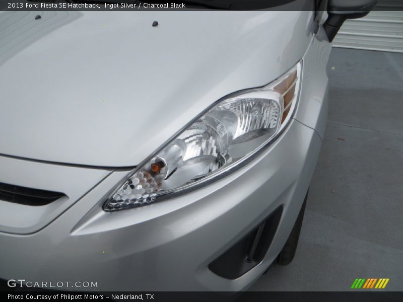 Ingot Silver / Charcoal Black 2013 Ford Fiesta SE Hatchback