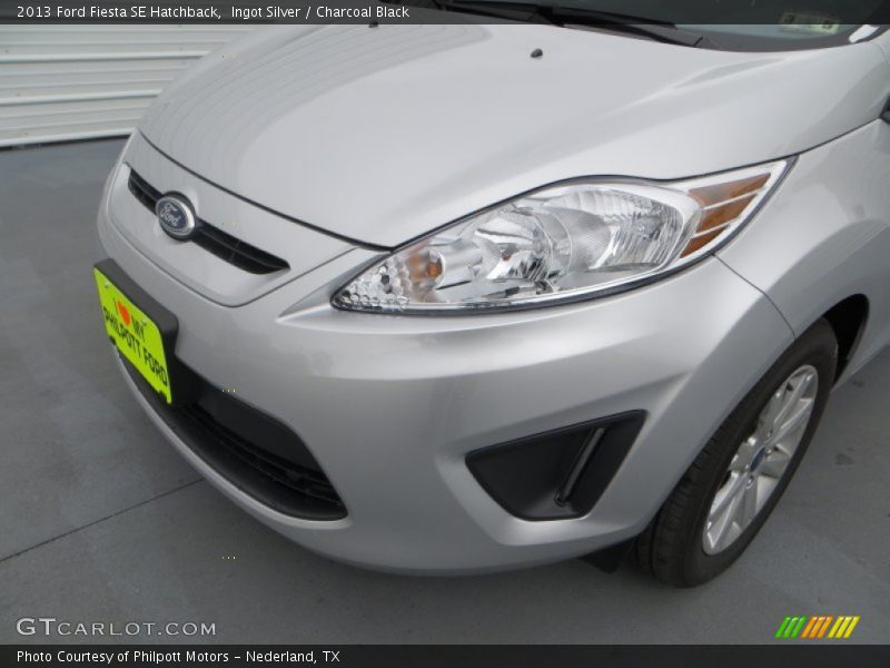 Ingot Silver / Charcoal Black 2013 Ford Fiesta SE Hatchback