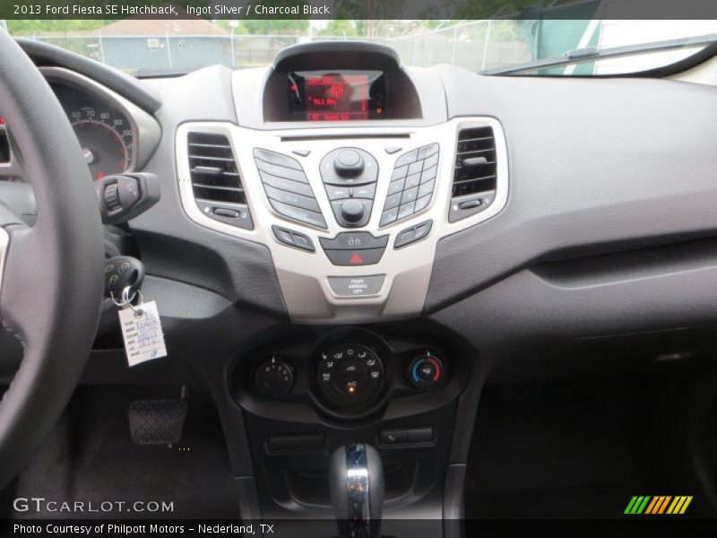 Ingot Silver / Charcoal Black 2013 Ford Fiesta SE Hatchback
