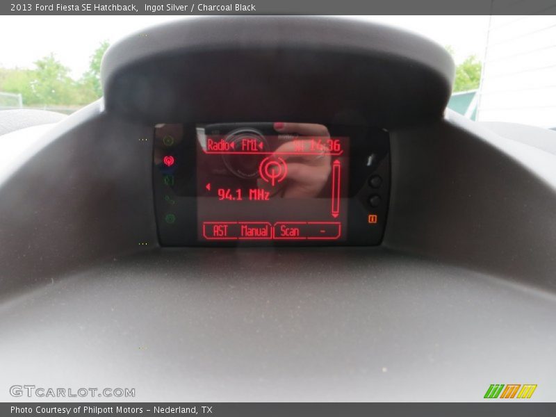 Ingot Silver / Charcoal Black 2013 Ford Fiesta SE Hatchback