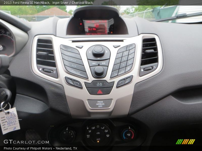 Controls of 2013 Fiesta SE Hatchback