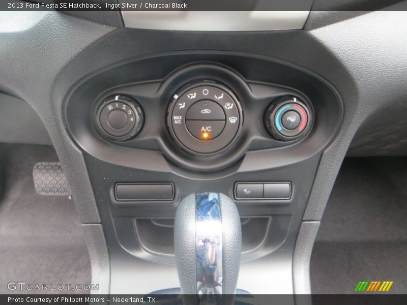 Controls of 2013 Fiesta SE Hatchback