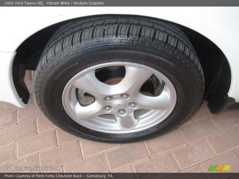 Vibrant White / Medium Graphite 2002 Ford Taurus SES