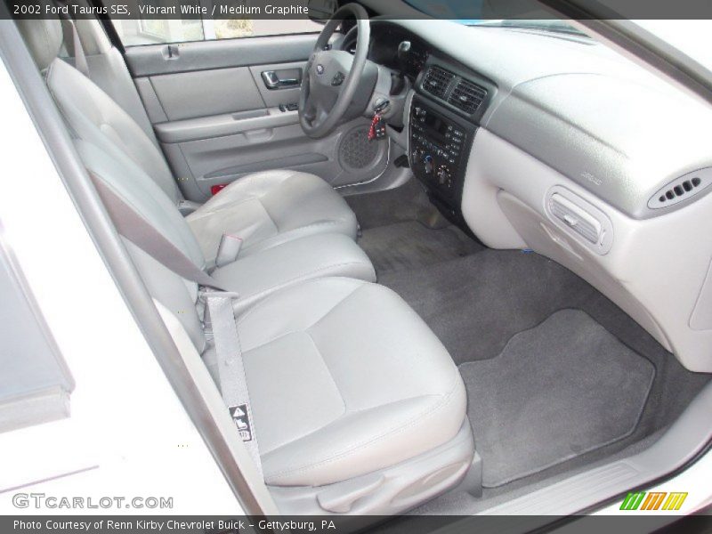 Vibrant White / Medium Graphite 2002 Ford Taurus SES