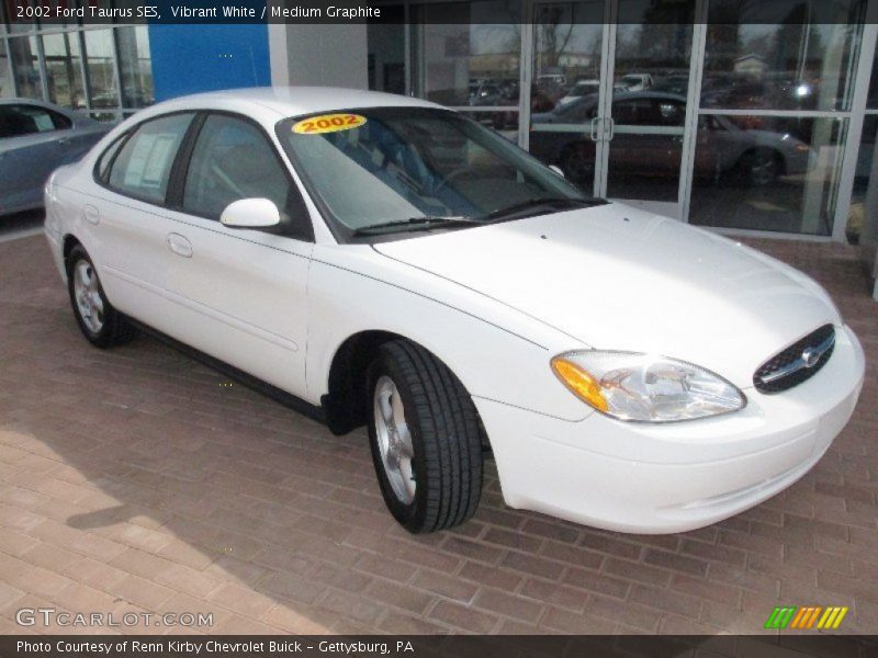 Vibrant White / Medium Graphite 2002 Ford Taurus SES