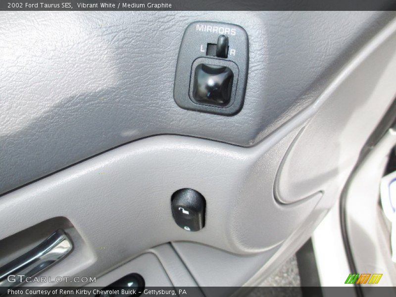 Vibrant White / Medium Graphite 2002 Ford Taurus SES