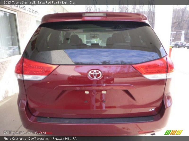 Salsa Red Pearl / Light Gray 2013 Toyota Sienna LE