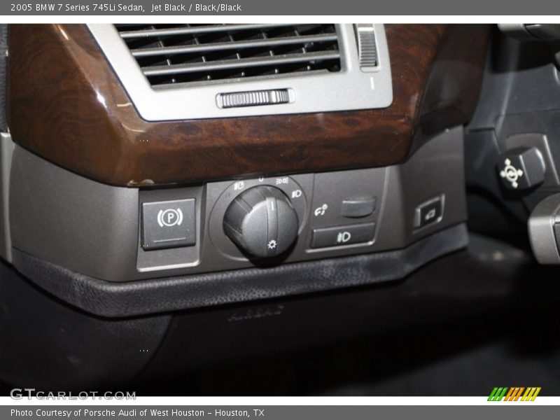 Controls of 2005 7 Series 745Li Sedan