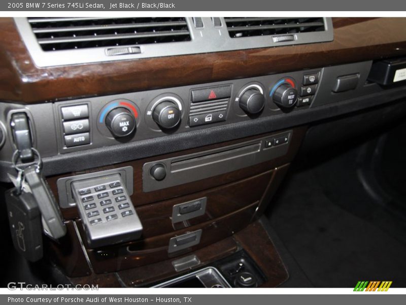 Controls of 2005 7 Series 745Li Sedan