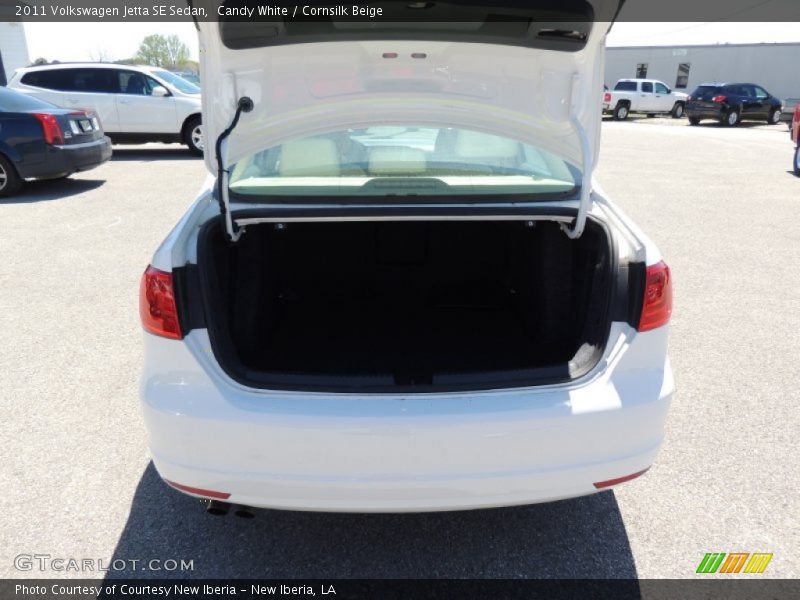 Candy White / Cornsilk Beige 2011 Volkswagen Jetta SE Sedan