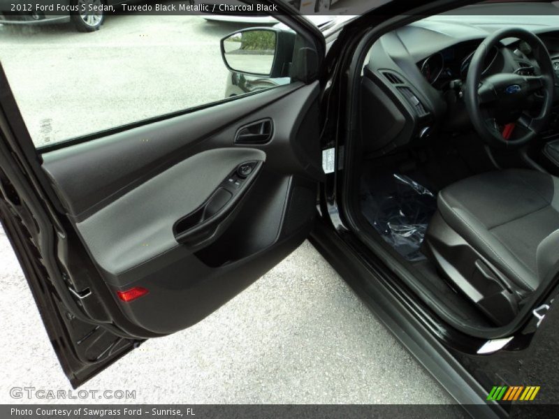 Tuxedo Black Metallic / Charcoal Black 2012 Ford Focus S Sedan