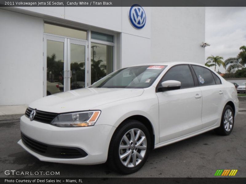 Candy White / Titan Black 2011 Volkswagen Jetta SE Sedan