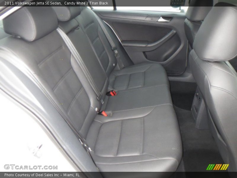 Candy White / Titan Black 2011 Volkswagen Jetta SE Sedan