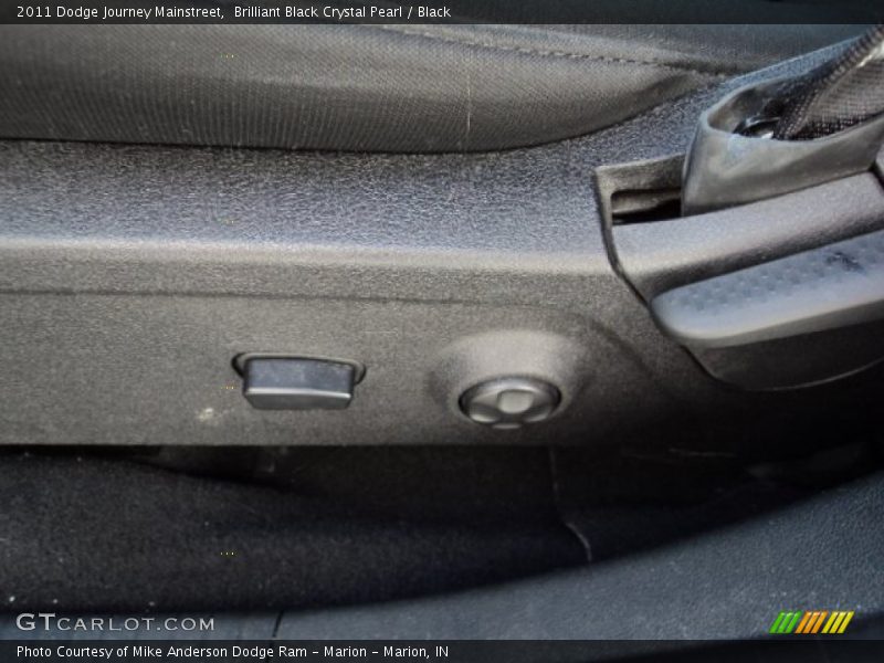 Brilliant Black Crystal Pearl / Black 2011 Dodge Journey Mainstreet