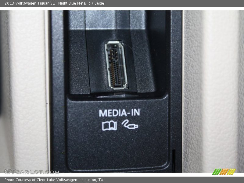 Night Blue Metallic / Beige 2013 Volkswagen Tiguan SE