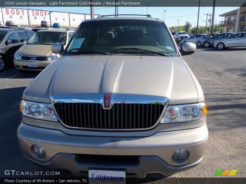 Light Parchment Gold Metallic / Medium Parchment 2000 Lincoln Navigator