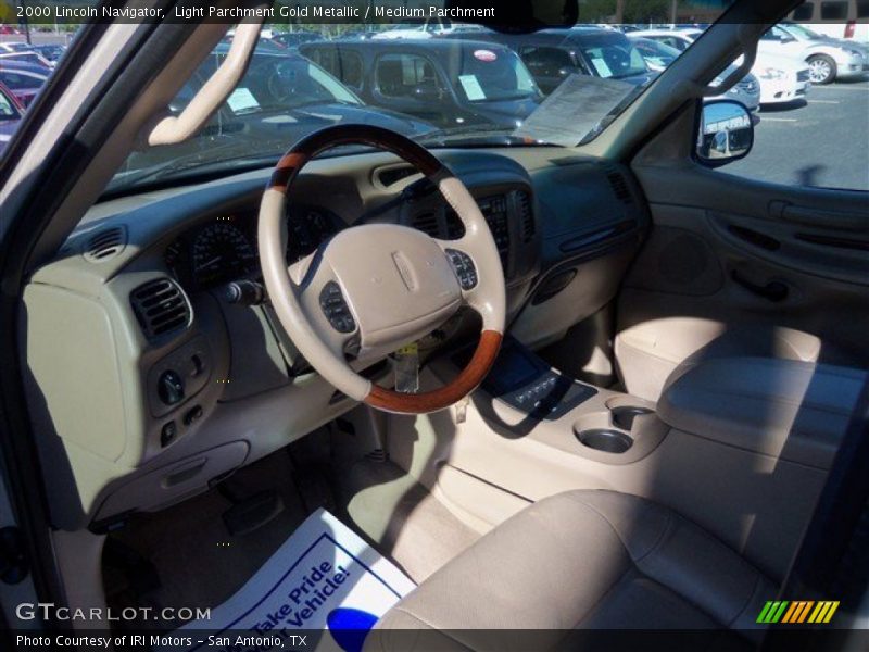 Light Parchment Gold Metallic / Medium Parchment 2000 Lincoln Navigator