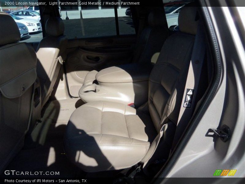 Light Parchment Gold Metallic / Medium Parchment 2000 Lincoln Navigator