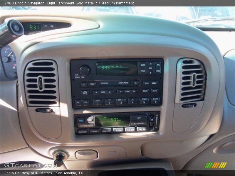 Light Parchment Gold Metallic / Medium Parchment 2000 Lincoln Navigator