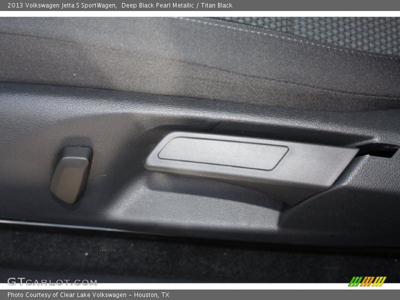 Deep Black Pearl Metallic / Titan Black 2013 Volkswagen Jetta S SportWagen