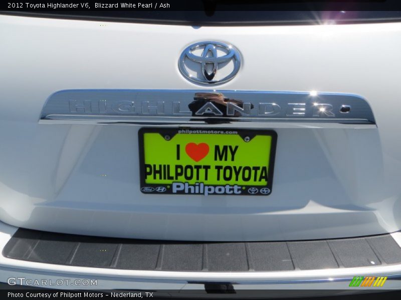 Blizzard White Pearl / Ash 2012 Toyota Highlander V6