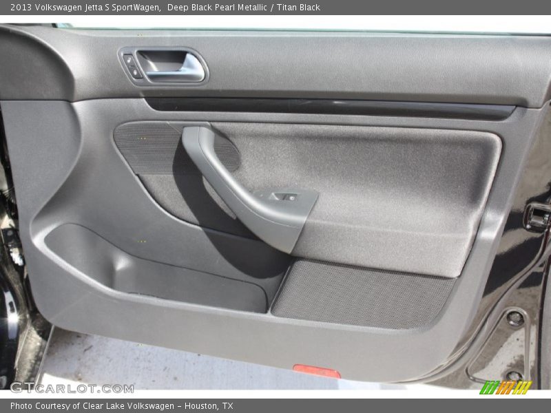 Deep Black Pearl Metallic / Titan Black 2013 Volkswagen Jetta S SportWagen