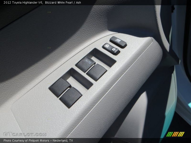 Blizzard White Pearl / Ash 2012 Toyota Highlander V6