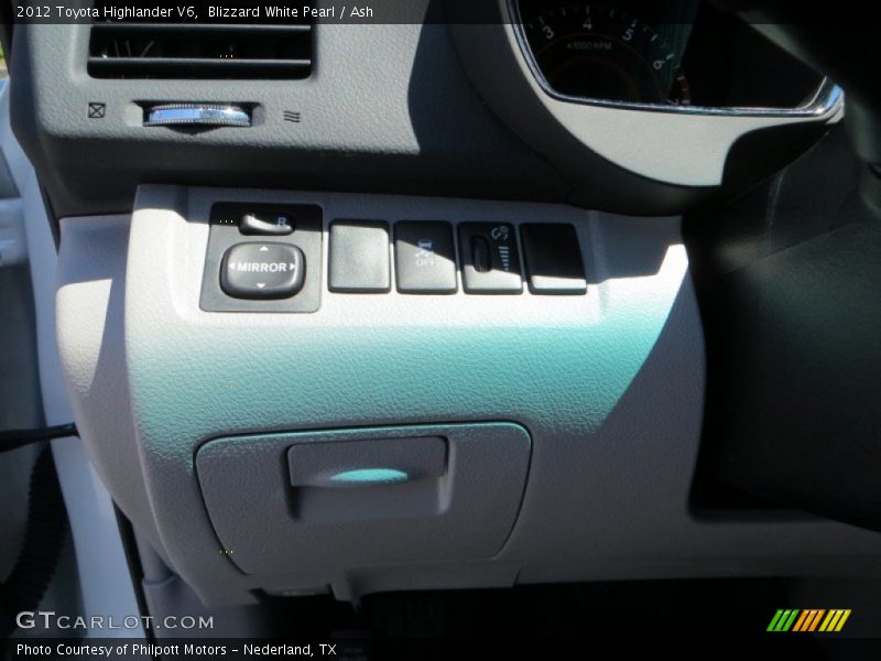 Blizzard White Pearl / Ash 2012 Toyota Highlander V6
