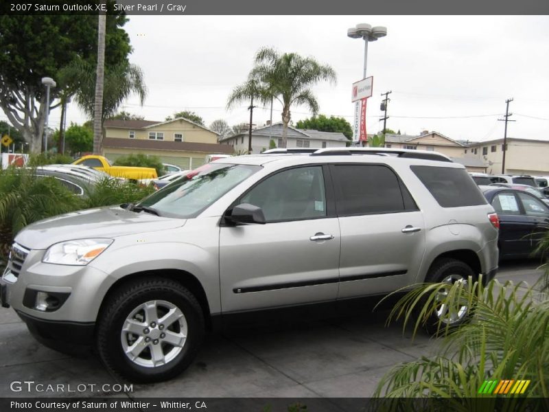 Silver Pearl / Gray 2007 Saturn Outlook XE