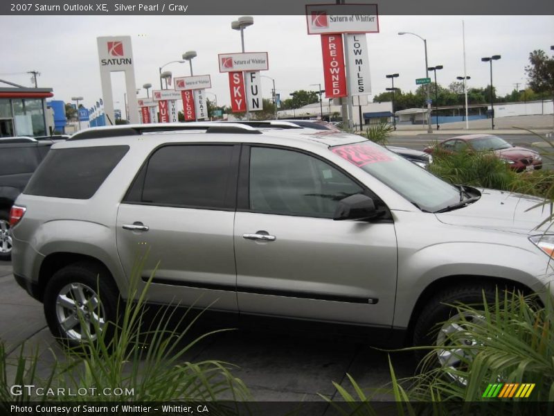 Silver Pearl / Gray 2007 Saturn Outlook XE