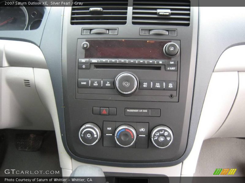 Silver Pearl / Gray 2007 Saturn Outlook XE