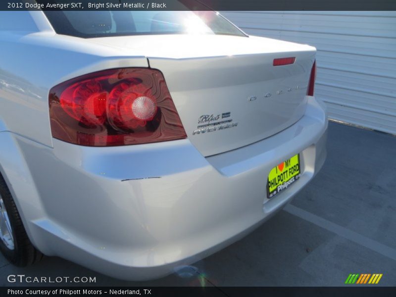 Bright Silver Metallic / Black 2012 Dodge Avenger SXT