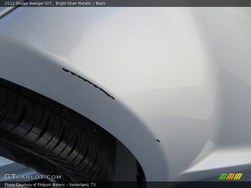 Bright Silver Metallic / Black 2012 Dodge Avenger SXT
