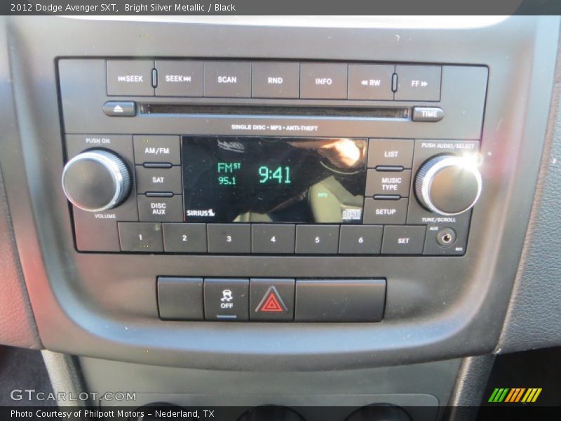 Bright Silver Metallic / Black 2012 Dodge Avenger SXT