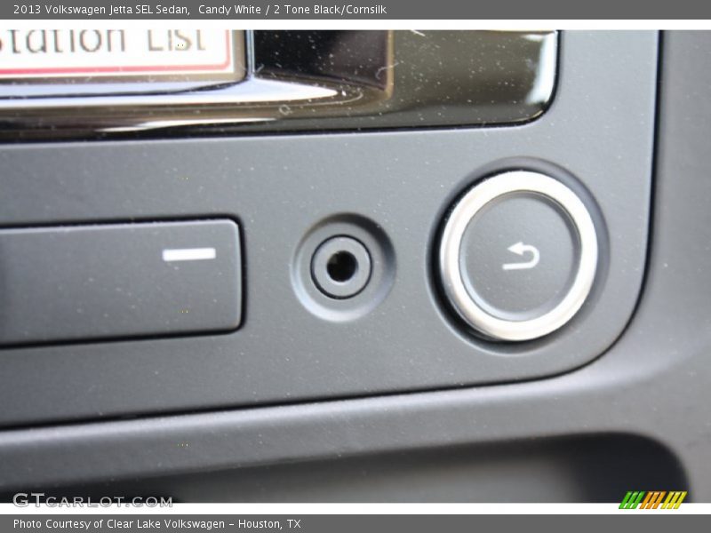 Candy White / 2 Tone Black/Cornsilk 2013 Volkswagen Jetta SEL Sedan