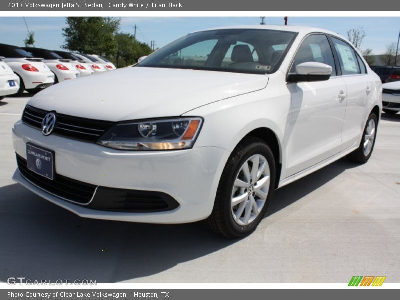 Candy White / Titan Black 2013 Volkswagen Jetta SE Sedan