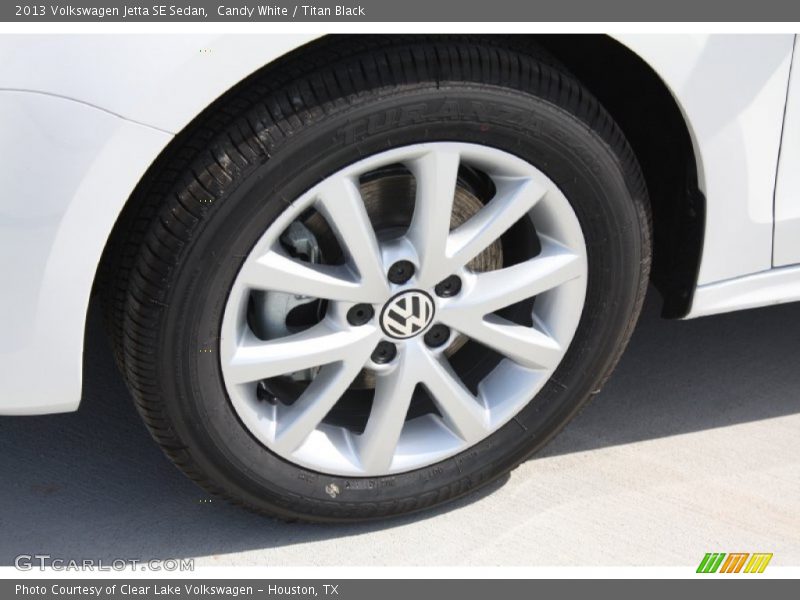 Candy White / Titan Black 2013 Volkswagen Jetta SE Sedan